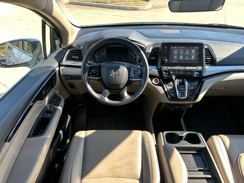 Used 2023 Honda Odyssey Touring image 14