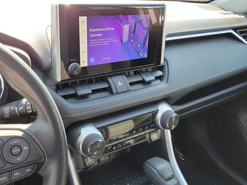 Used 2025 Toyota RAV4 XLE FWD image 28