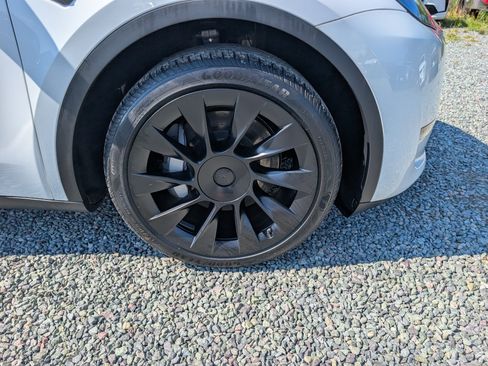 Used 2023 Tesla Model Y Long Range AWD/4WD image 9