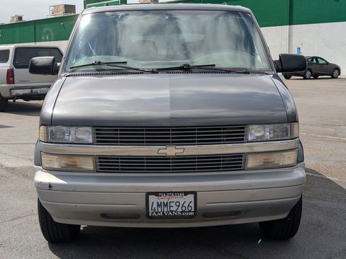 Used 2000 Chevrolet Astro Extended Passenger Mini Van image 3