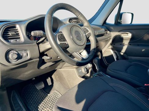 Used 2023 Jeep Renegade Latitude w/ Premium Group AWD/4WD image 9