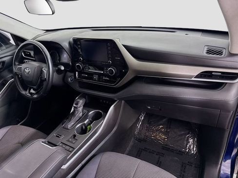 Used 2021 Toyota Highlander LE FWD image 28