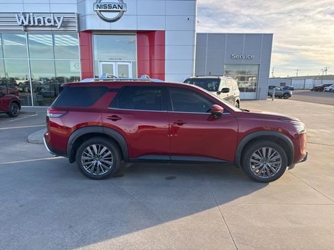 Used 2024 Nissan Pathfinder SL w/ SL Premium Package image 9