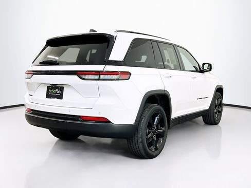 Used 2023 Jeep Grand Cherokee Altitude image 9