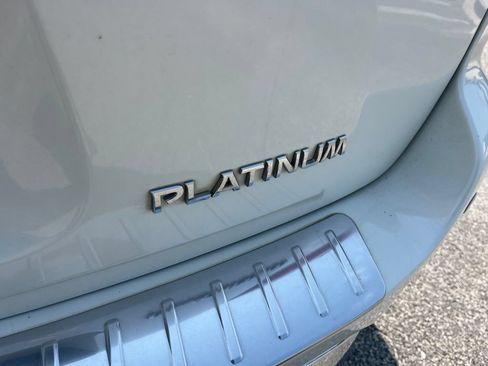Used 2017 Nissan Pathfinder Platinum FWD image 11