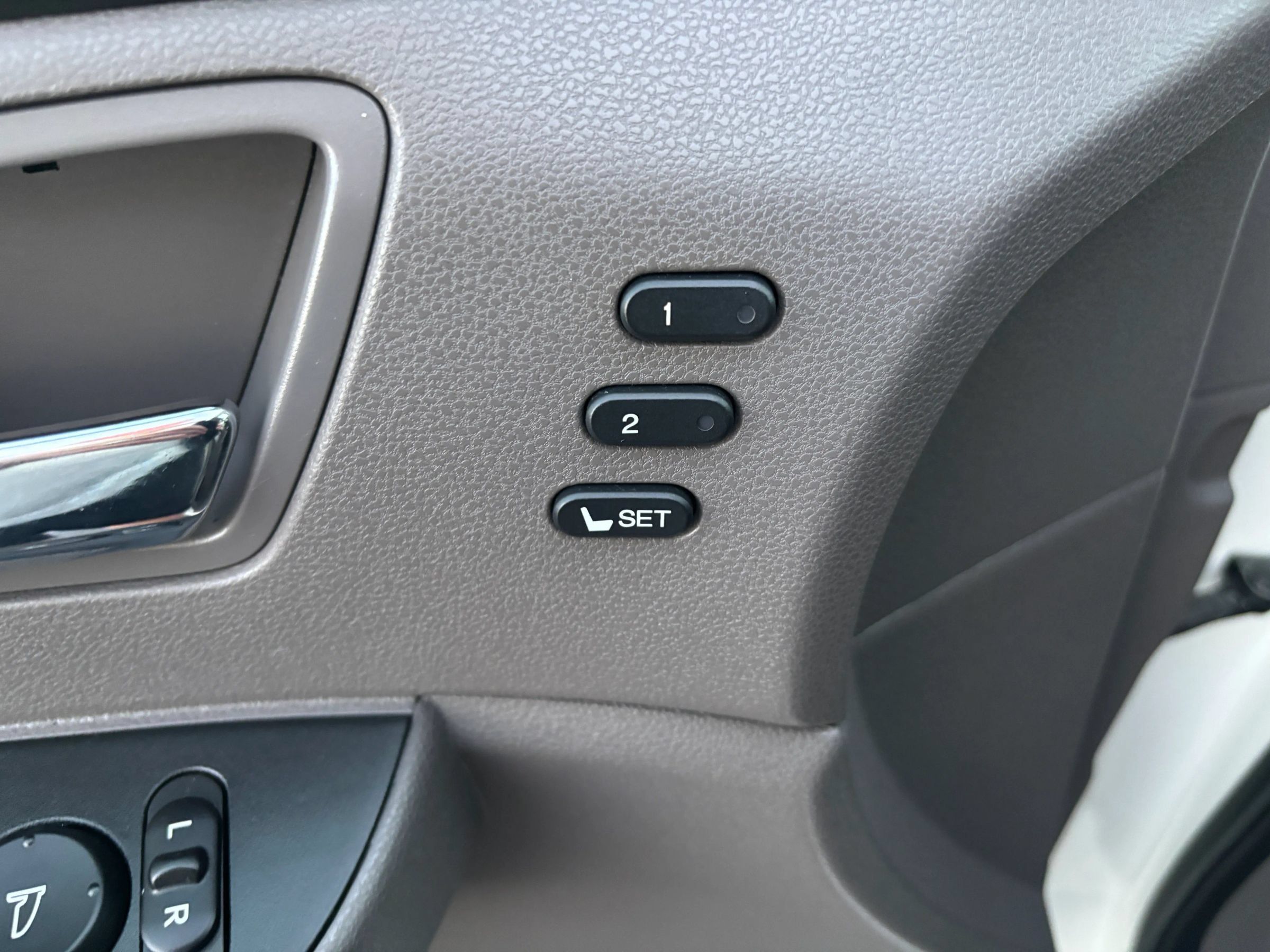 Used 2015 Honda Odyssey Touring image 18