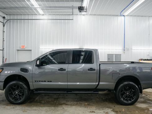 Used 2018 Nissan Titan SL w/ Midnight Edition image 8