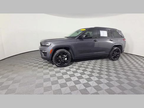Used 2024 Jeep Grand Cherokee Limited w/ Black Appearance Package RWD image 47
