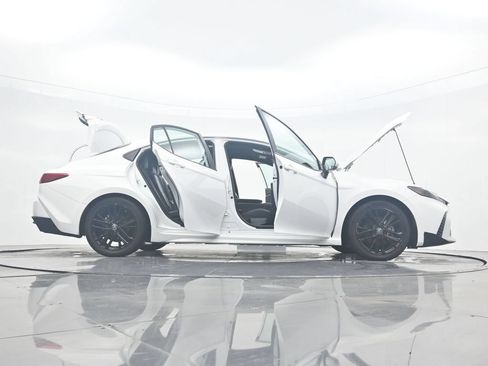 Used 2025 Toyota Camry SE FWD image 42