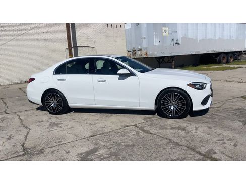 Used 2025 Mercedes-Benz C 300 4MATIC Sedan image 4