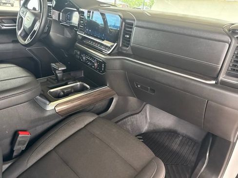 Used 2025 Chevrolet Silverado 1500 LT AWD/4WD image 13