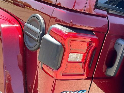 Used 2021 Jeep Wrangler Unlimited Sahara w/ Cold Weather Group AWD/4WD image 26