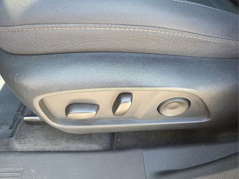 Used 2025 Chevrolet Equinox LT w/ Convenience Package II AWD/4WD image 14