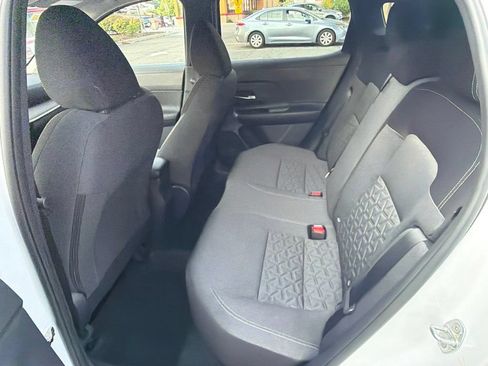 Used 2025 Nissan Kicks SV AWD/4WD image 25