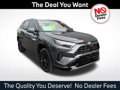 Used 2025 Toyota RAV4 SE AWD/4WD image 1
