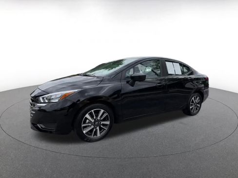Used 2025 Nissan Versa SV FWD image 9