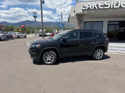 Used 2022 Jeep Compass Latitude AWD/4WD image 6