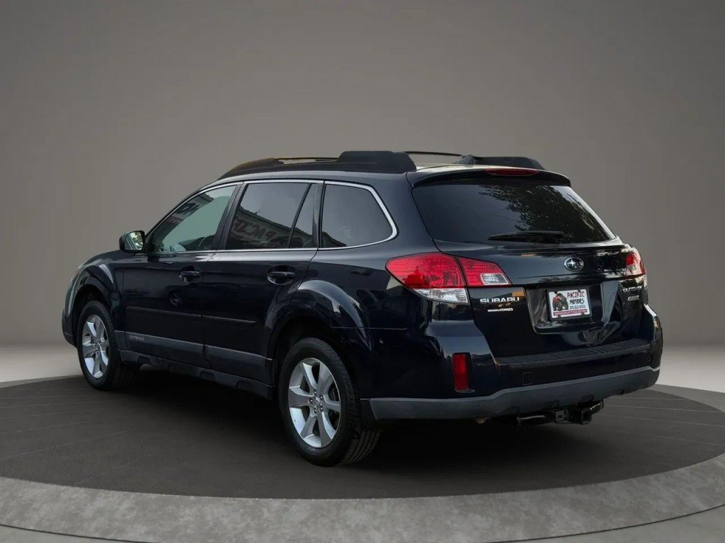 Used 2013 Subaru Outback 2.5i Limited AWD/4WD image 8