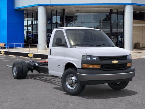 New 2026 Chevrolet Express 3500 w/ Power Convenience Package RWD image 7