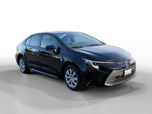 Used 2023 Toyota Corolla LE w/ Carpet Mat Package (TMS) AWD/4WD image 7