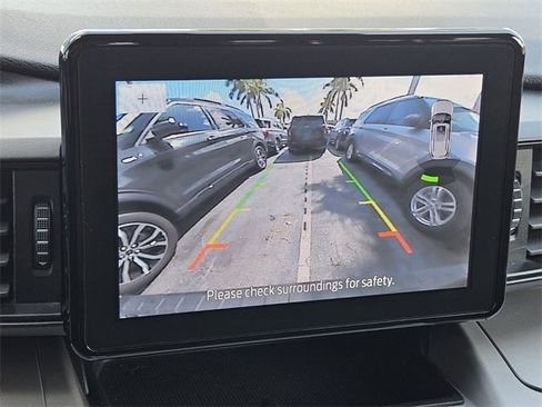 Used 2023 Ford Explorer XLT image 21