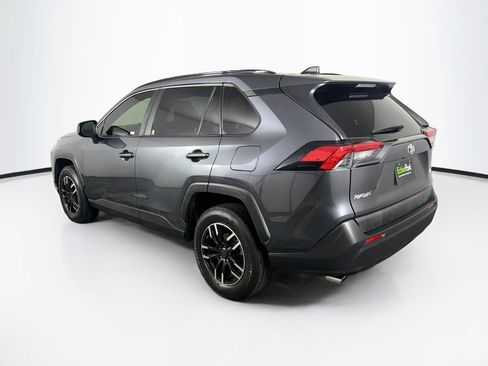 Used 2019 Toyota RAV4 LE FWD image 5
