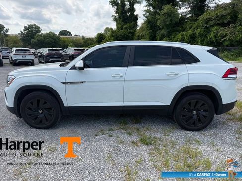 Used 2024 Volkswagen Atlas Cross Sport SE w/ Black Wheel Package FWD image 2