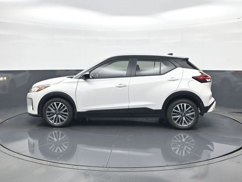 Used 2024 Nissan Kicks SV image 4