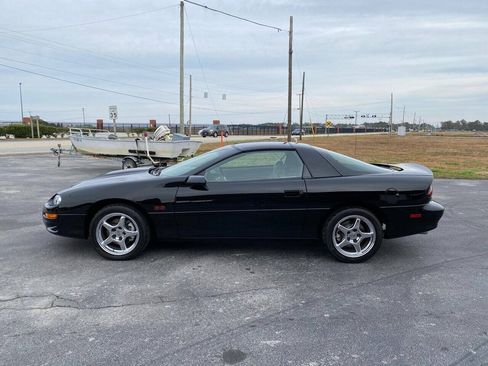 Used 2002 Chevrolet Camaro Z28 w/ SS Performance/Appearance Pkg RWD image 2