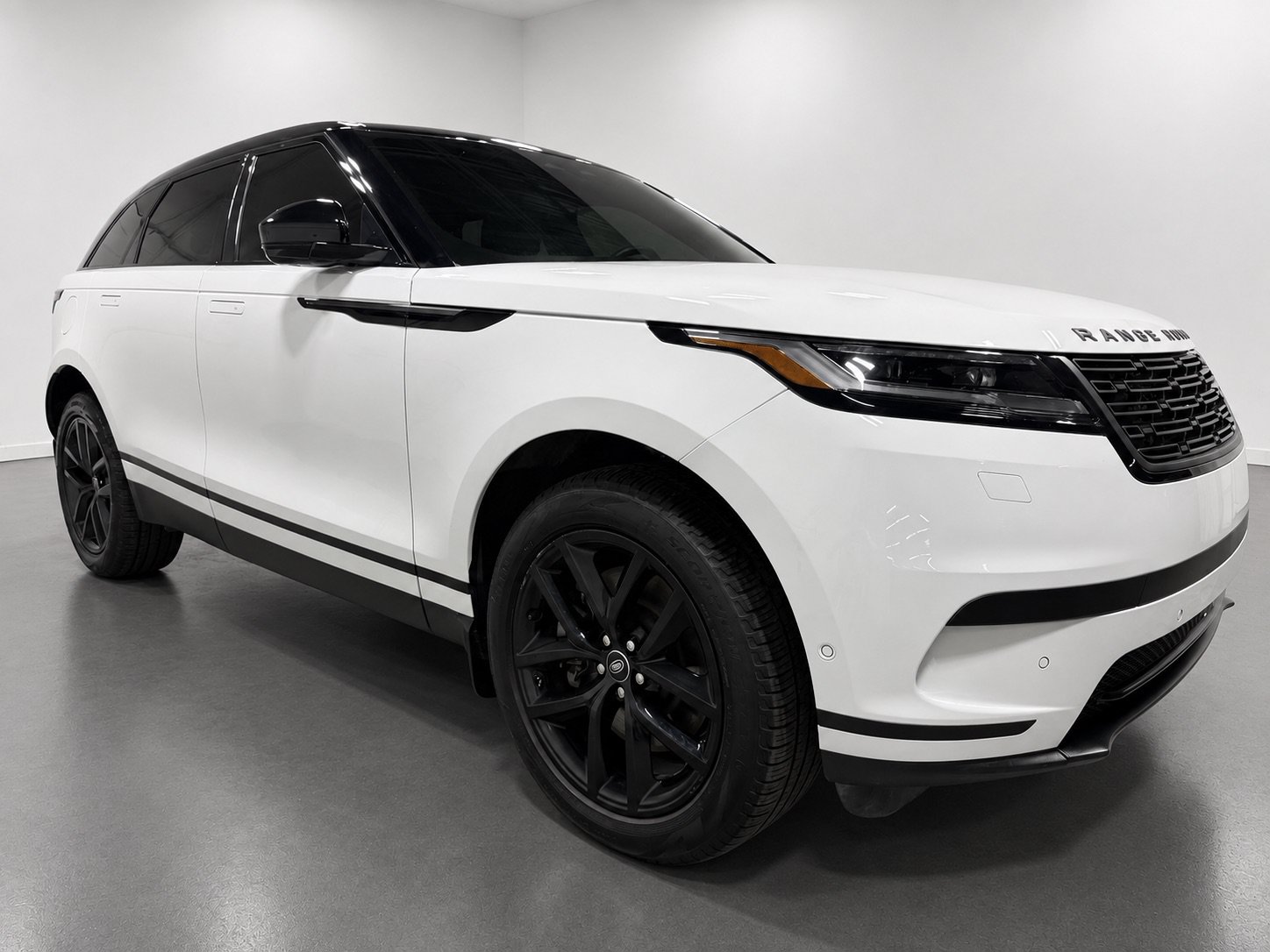 Used 2026 Land Rover Range Rover Velar S AWD/4WD image 2