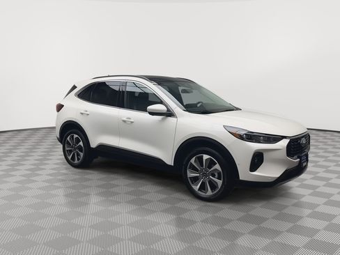 Certified 2024 Ford Escape Platinum w/ Premium Technology Package image 42