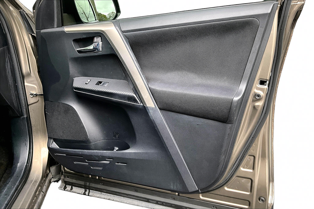 Used 2015 Toyota RAV4 XLE FWD image 28