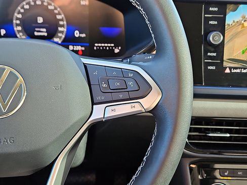 Certified 2023 Volkswagen Taos SE w/ Black Wheel Package image 17