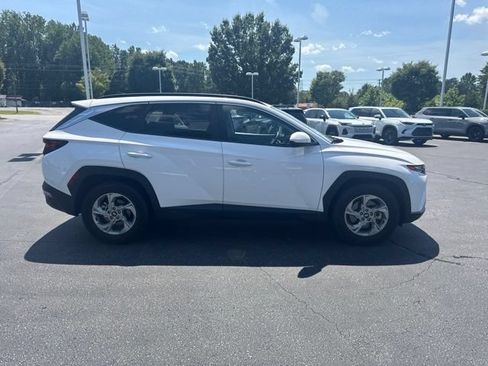 Used 2024 Hyundai Tucson SEL FWD image 2