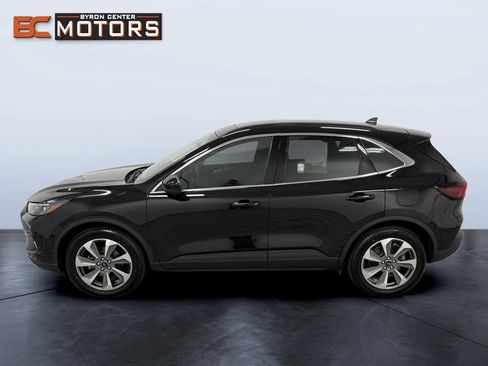 Used 2023 Ford Escape Platinum w/ Class II Trailer Tow Package AWD/4WD image 3