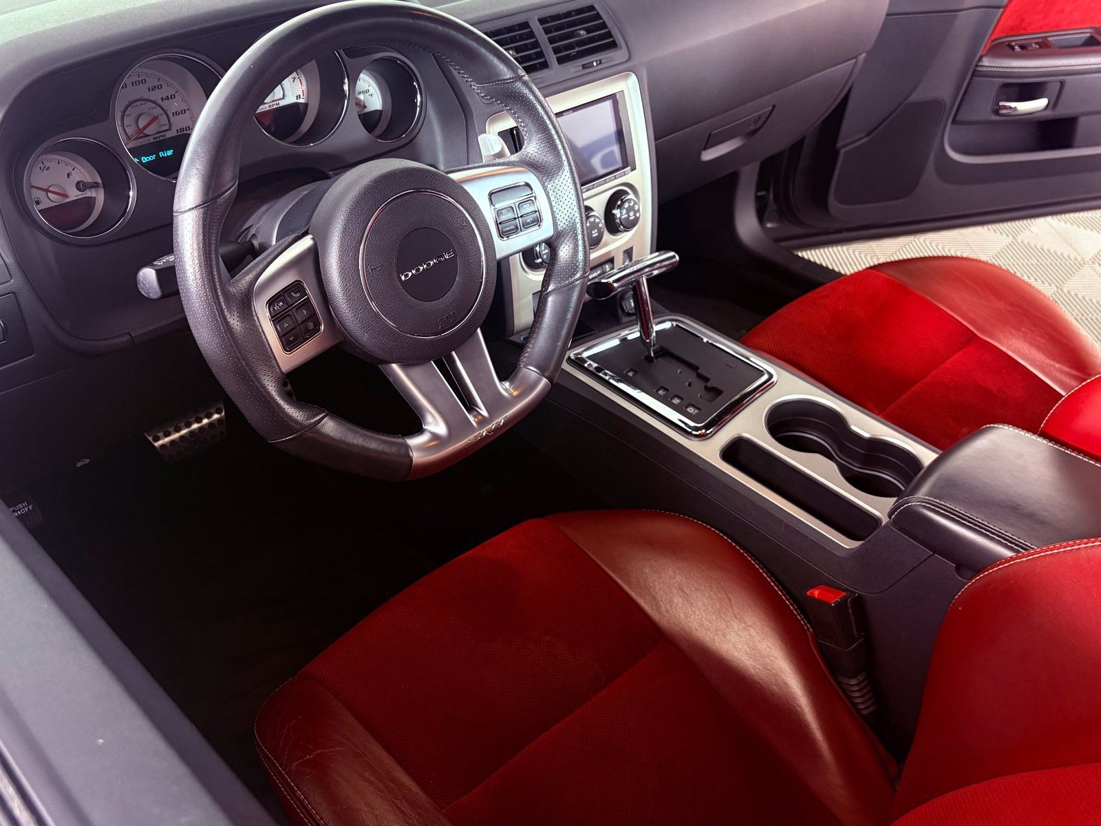 Used 2014 Dodge Challenger SRT8 w/ Harman/Kardon Audio Group RWD image 15