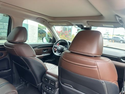 Used 2025 Honda Pilot Elite image 14