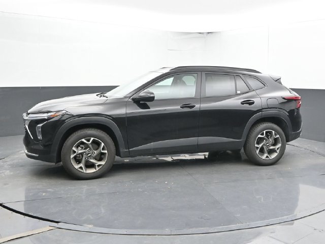 Used 2025 Chevrolet Trax LT FWD image 8