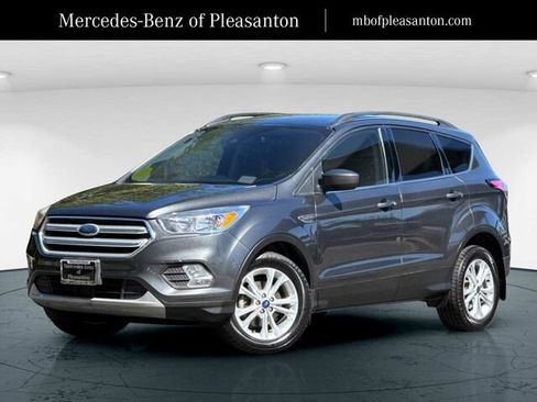 Used 2018 Ford Escape SE w/ Ford Safe & Smart Package image 1