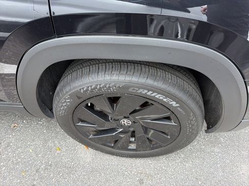 Certified 2024 Volkswagen Atlas SE image 10