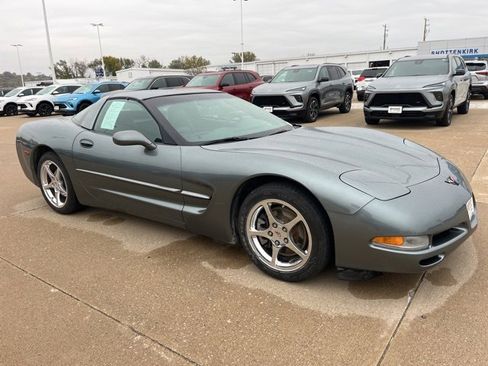 Used 2004 Chevrolet Corvette Coupe w/ Roof Package image 1