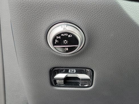 Used 2024 Mercedes-Benz GLC 300 image 30