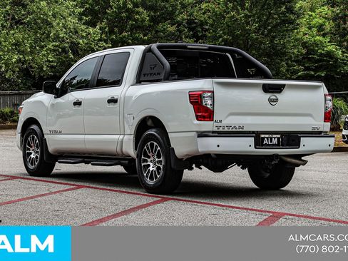 Used 2024 Nissan Titan SV w/ SV Convenience Package RWD image 9
