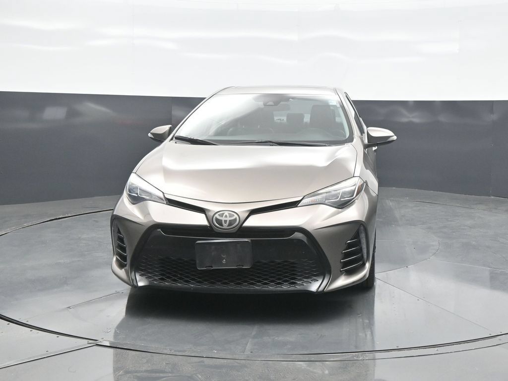 Used 2018 Toyota Corolla SE FWD image 2