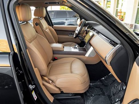 Certified 2025 Land Rover Range Rover SE AWD/4WD image 32