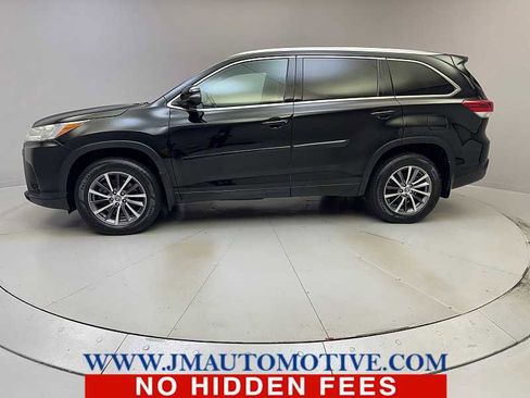 Used 2018 Toyota Highlander XLE image 2
