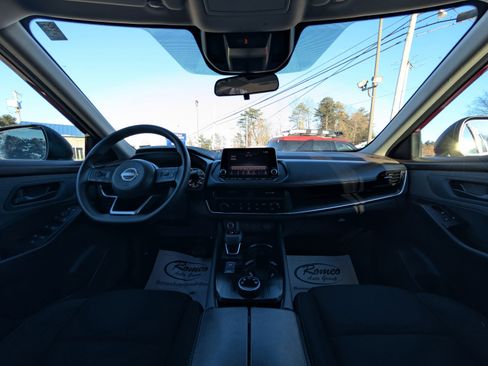 Used 2023 Nissan Rogue S image 2