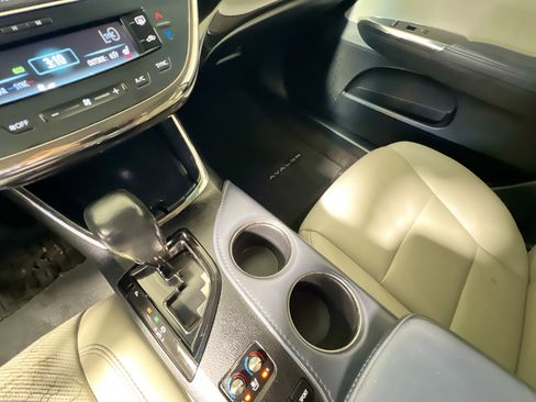 Used 2014 Toyota Avalon Limited image 25