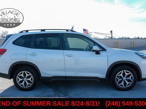 Used 2024 Subaru Forester Premium AWD/4WD image 3