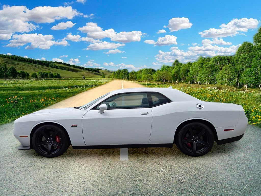 Used 2018 Dodge Challenger SRT RWD image 3